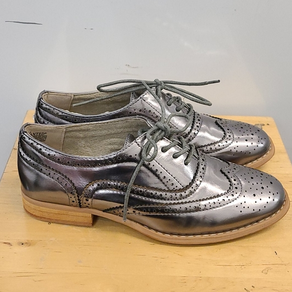 New! Wanted Babe pewter oxford lace up. US7 - Picture 2 of 3